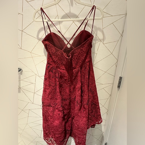 Red Lace midi dress - Picture 2 of 3